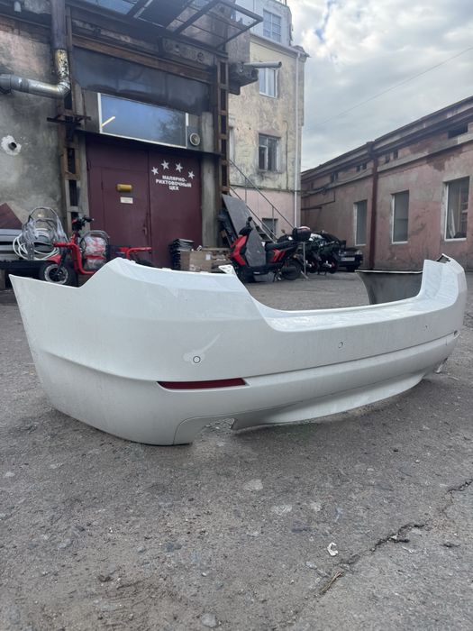 Продам бампер с парктрониками bmw f10 535i