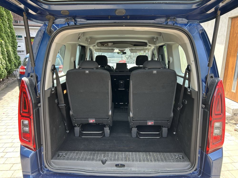 Wynajem Bus Mini Van 7 osób Toyota