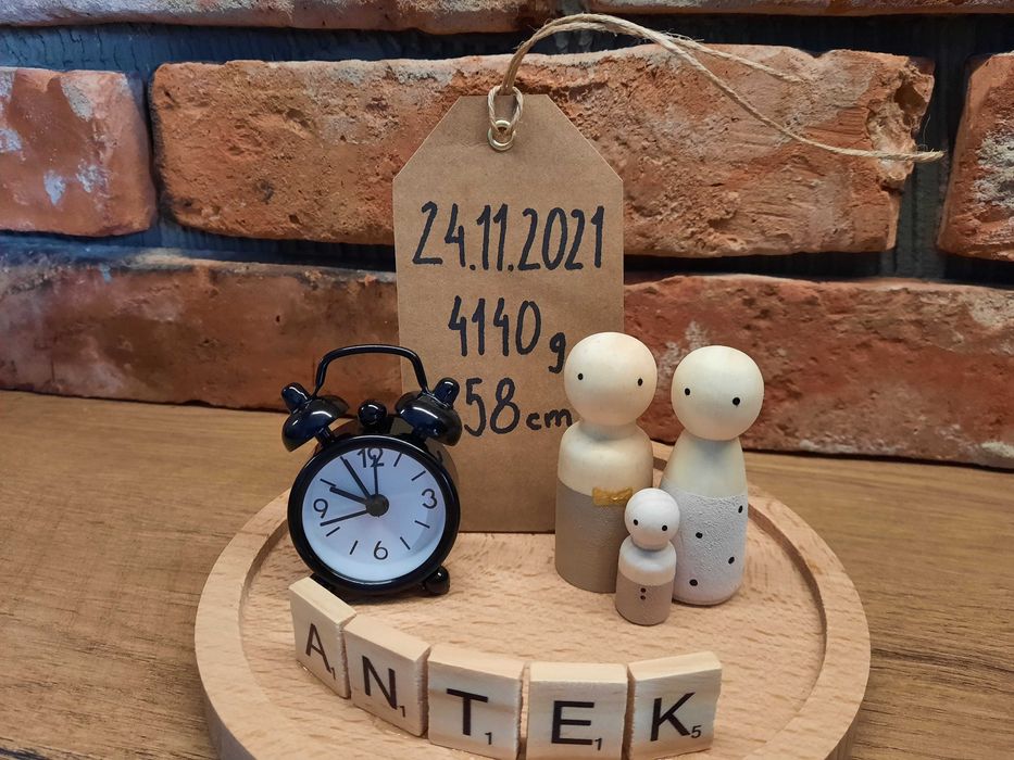 Metryczka w szklanej kopułce