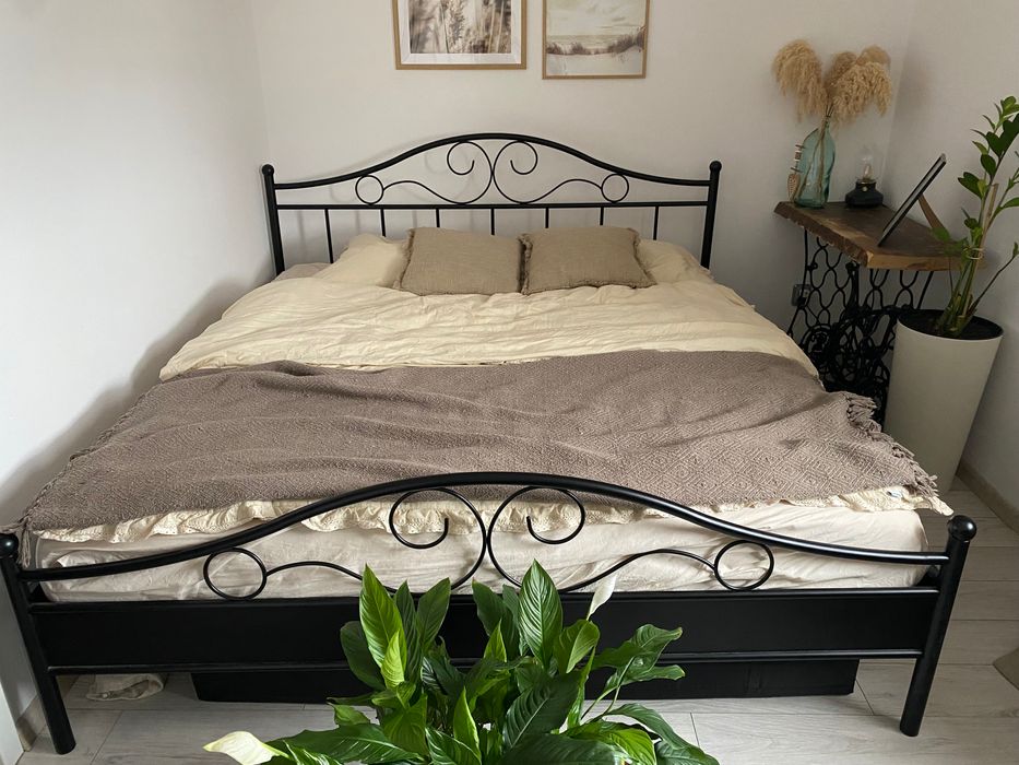 Łóżko metalowe czarne