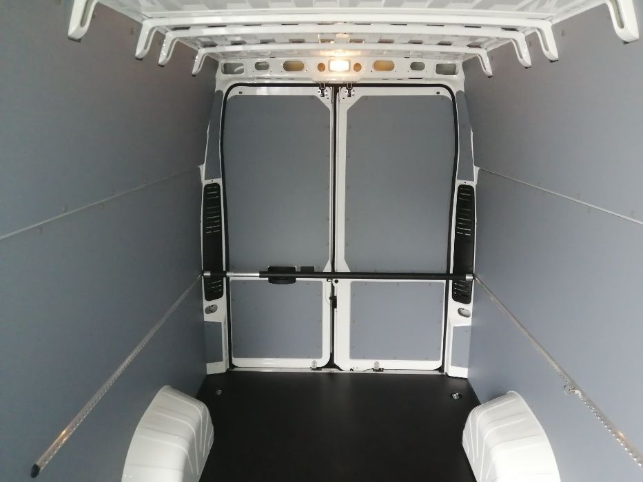 Peugeot Boxer L4H3 Lekka zabudowa wnętrza busa z tworzywa PCV
