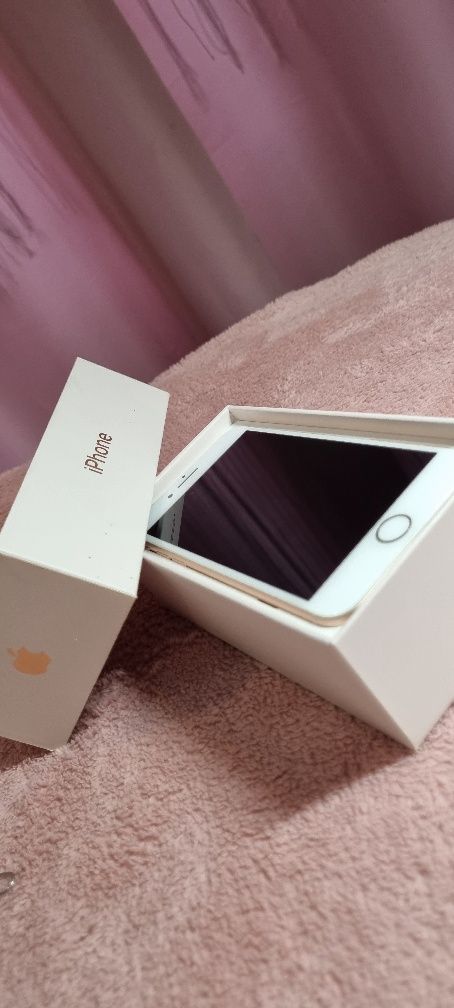 Iphone 8  golden rose
