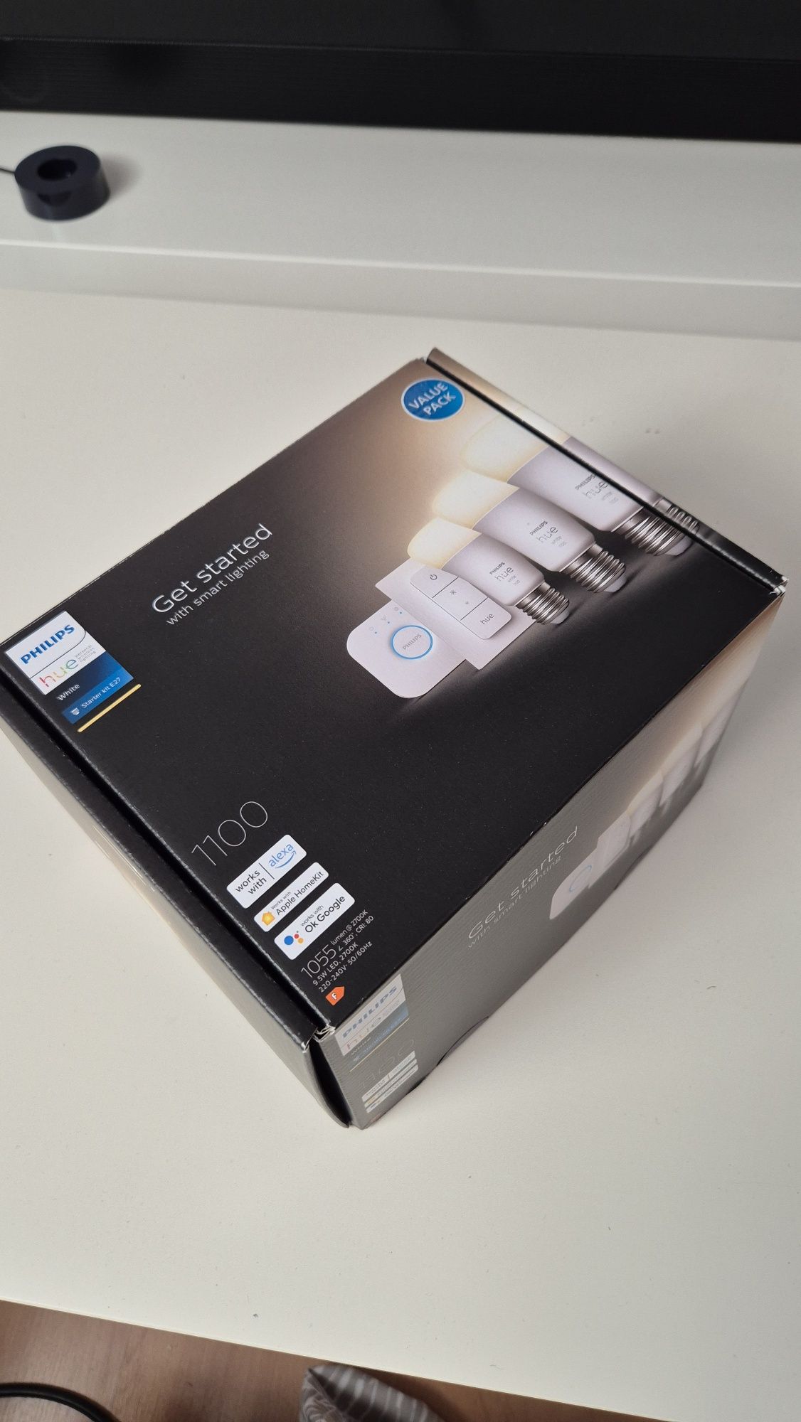 Zestaw oświetlenia smart Philips Hue - 3 x E27, pilot, mostek, 1100 lm