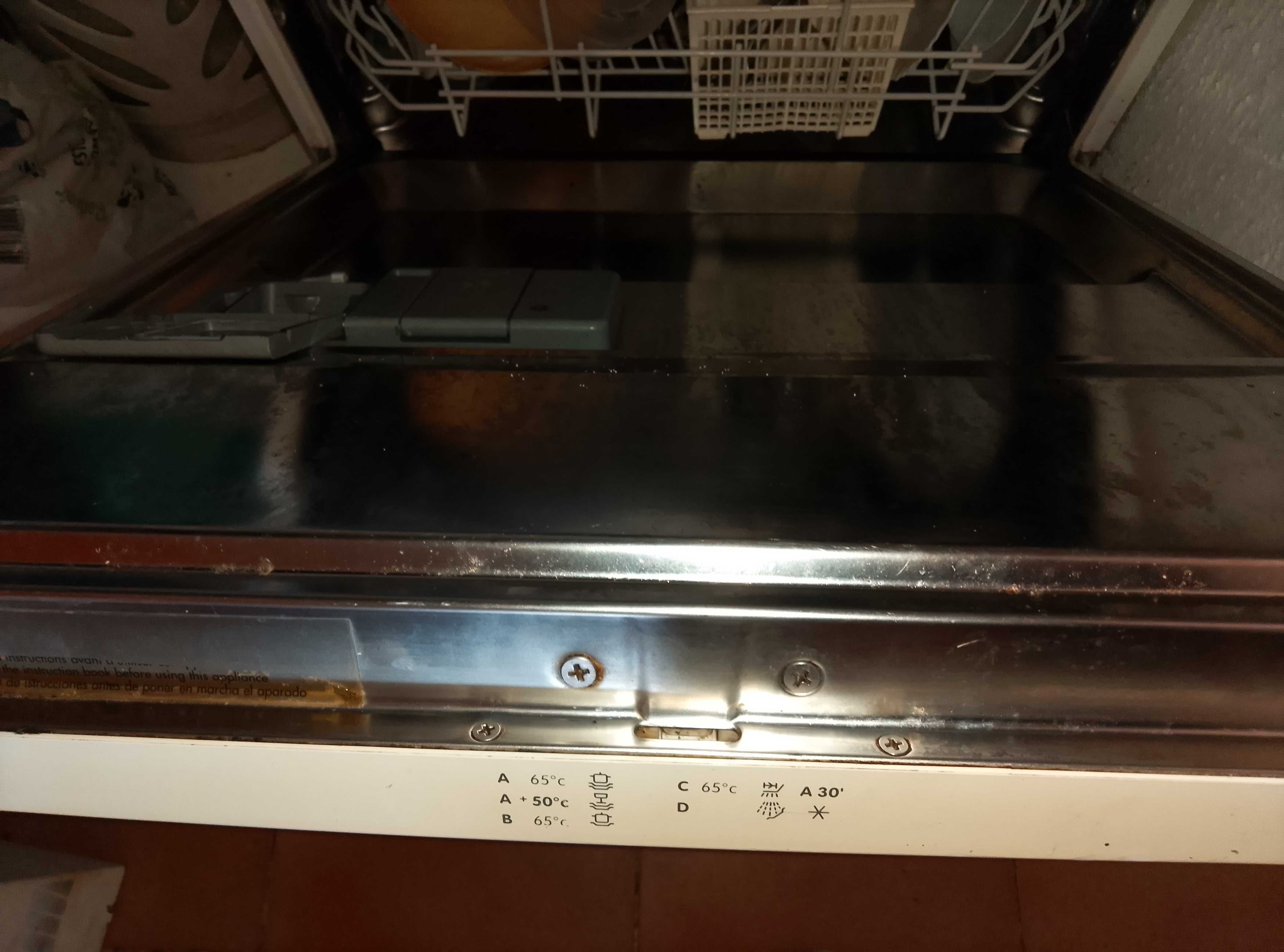 Maquina de lavar loiça e microondas