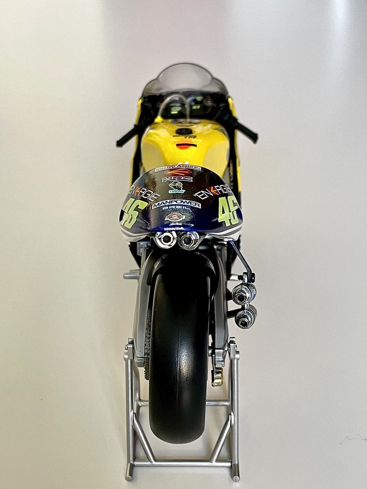 Minichamps 1:12 Honda 500cc Valentino Rossi