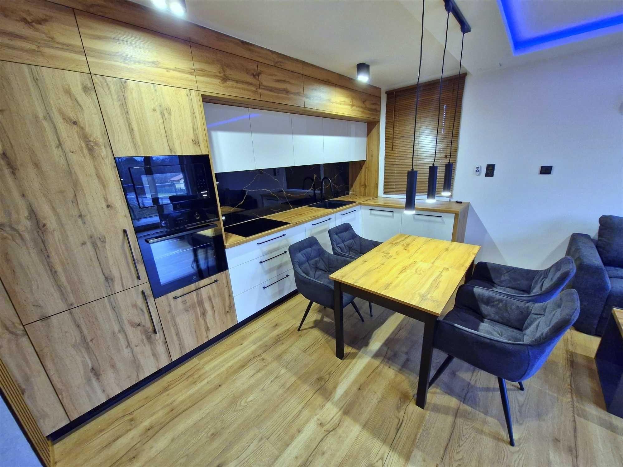 Bezczynszowe/4 pokoje/ apartament/ szeregowiec/ KLIMATYZACJA