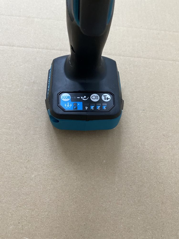 Klucz udarowy DTW300 18V 1/2