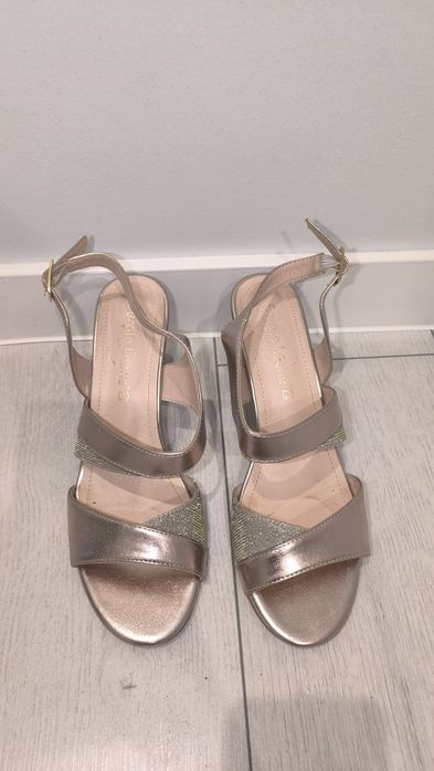 Sandały na obcasie 39, kolor szampański