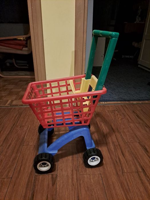 Zabawkowy koszyk na zakupy