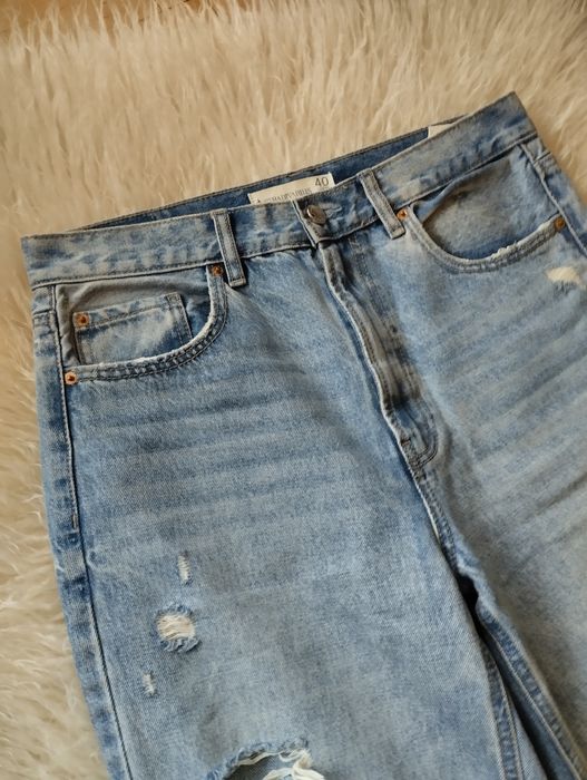 Dżinsowe spodnie dżinsy Stradivarius mom jeans biodrówki boyfriend