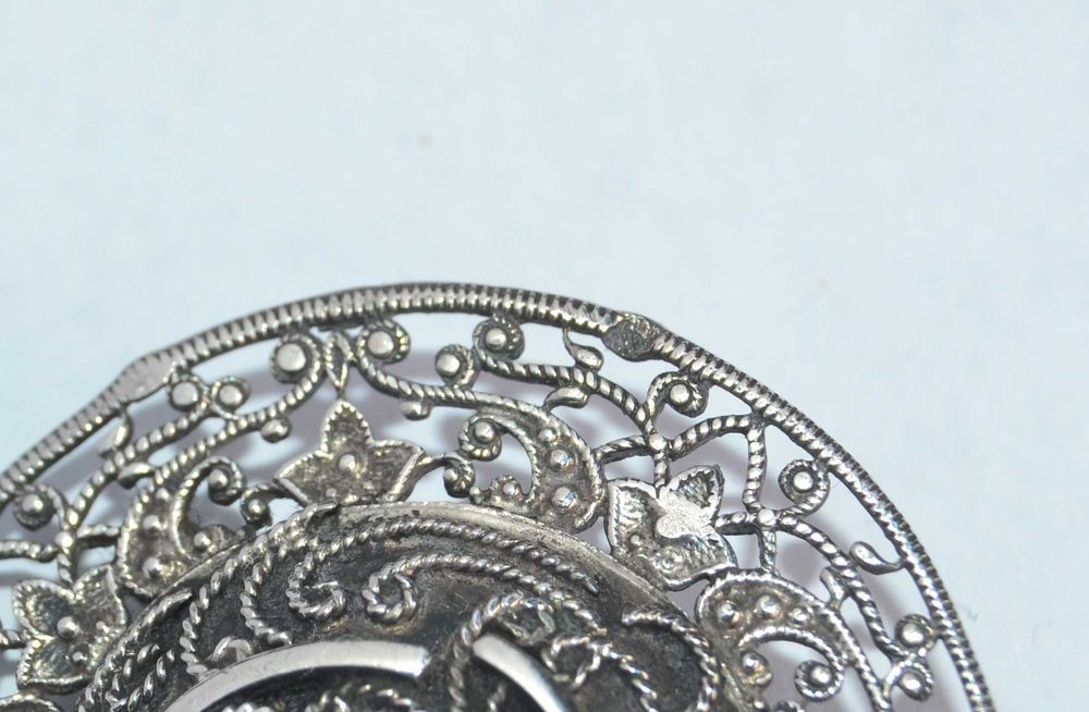 Broche Antigo Em Prata De Filigrana