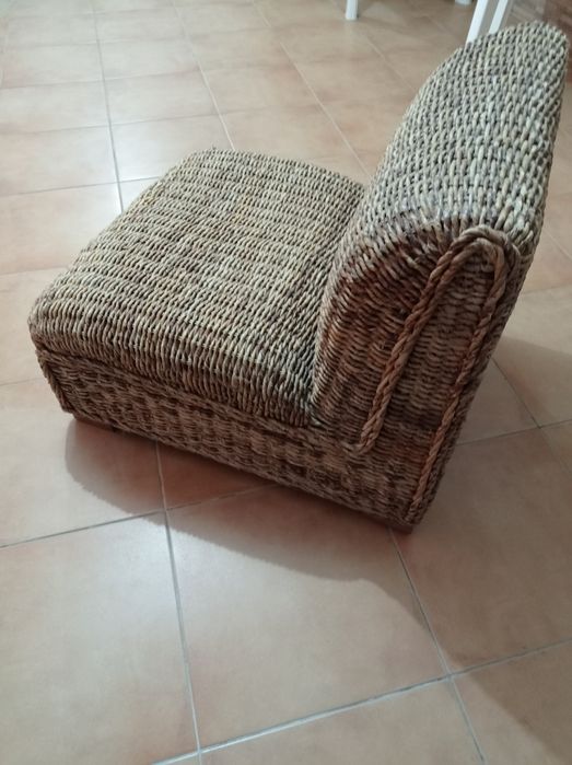 Vendo cadeirão em verga.