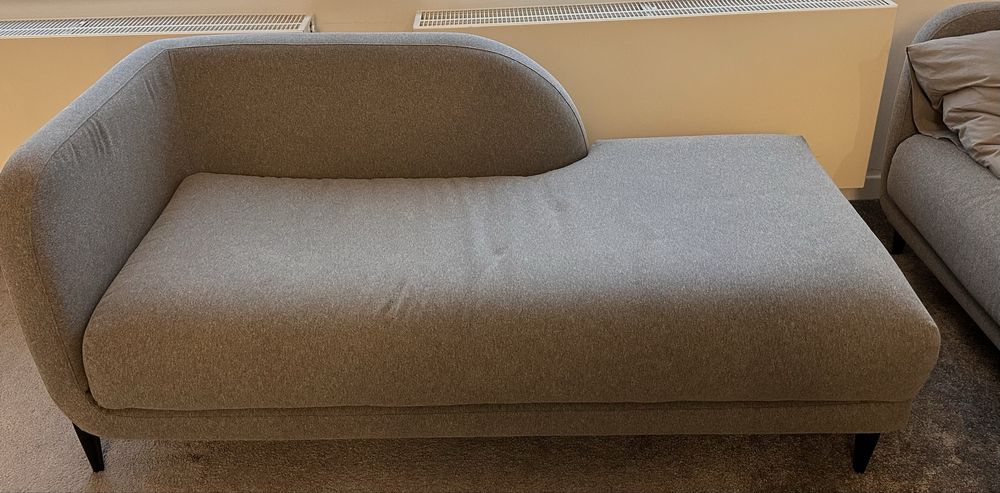 Jenny sits szezląg kanapa fotel do odpoczynku leżanka