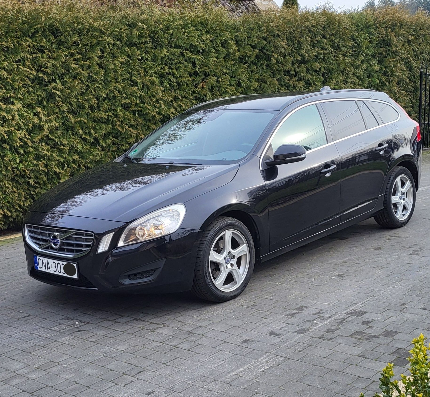 Volvo v60 2012rok 1.6TDI full ledy Navi chromy parktronik Bezwypadkowy