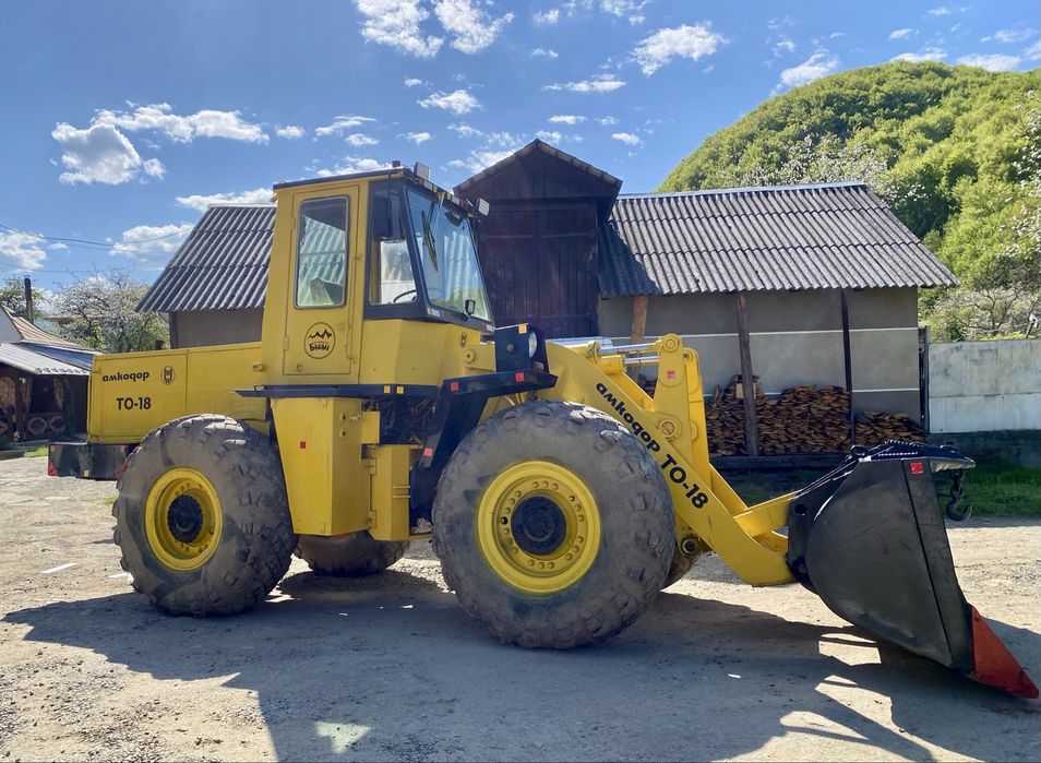 Амкадор ТО-18 навантажувач