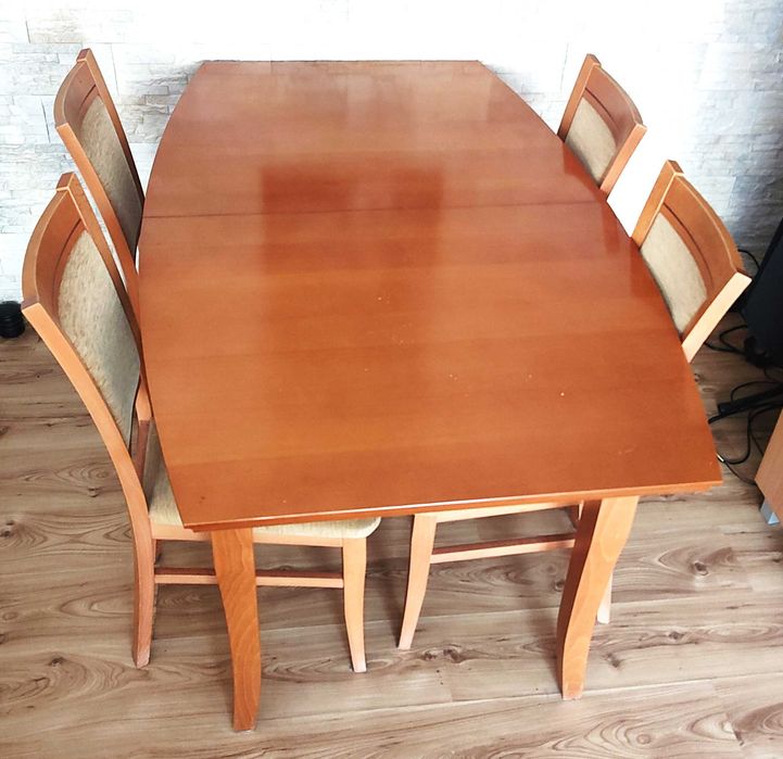 Stół plus 4 krzesła