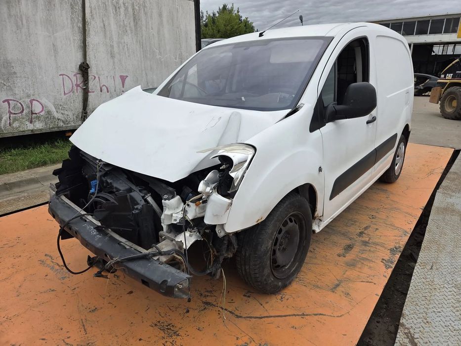 Peugeot PARTNER III Furgon 2008/04- Silnik 1.6 HDi 16V 9HX DV6AUTED4 90KM/66kW EWPA na części drzwi lusterko