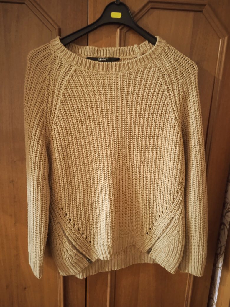 Жіночий светр. M-L