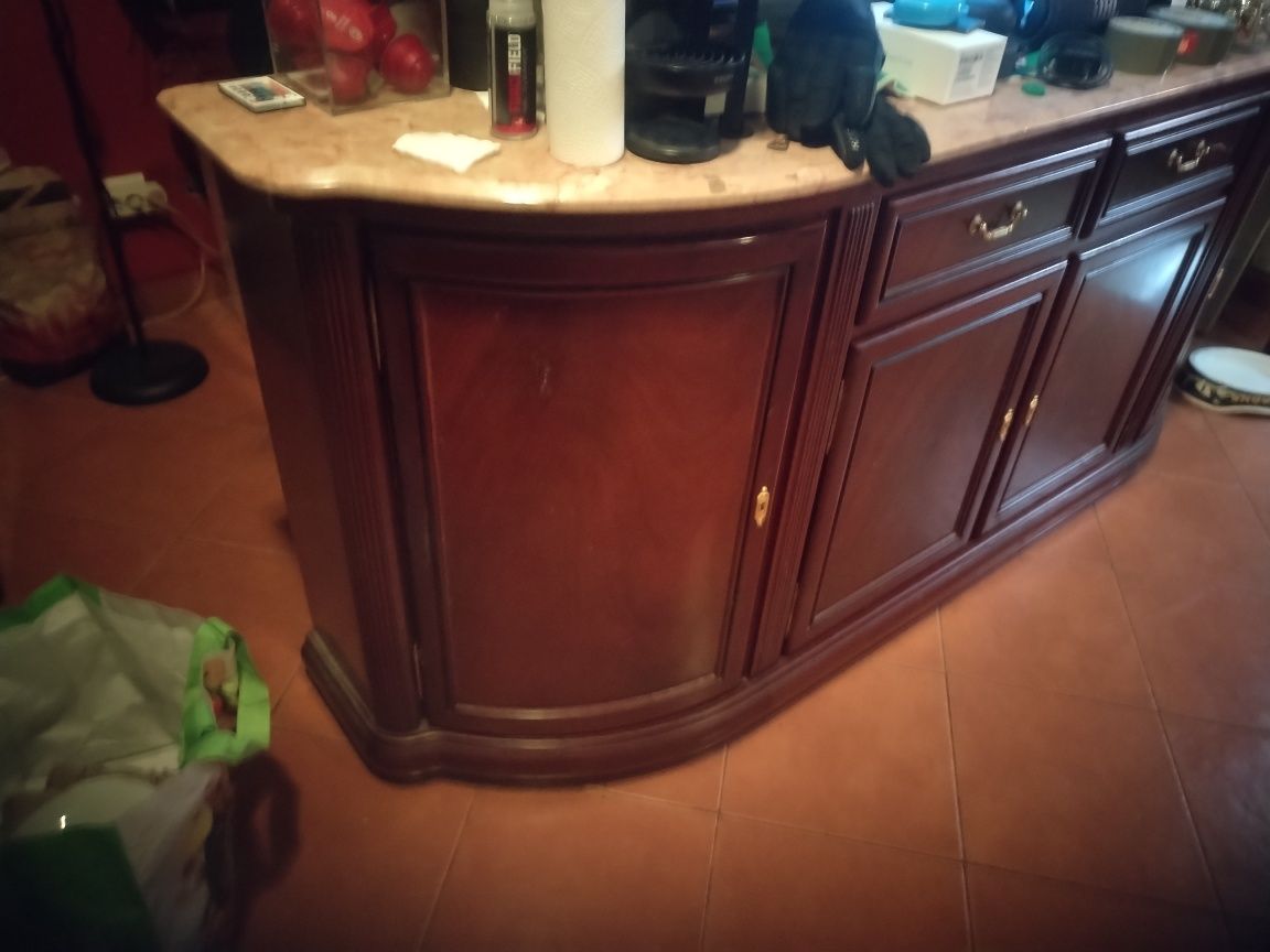 Vendo Cristaleira + Aparador em mogmo