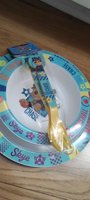 Zestaw plastikowych naczyń dla dzieci