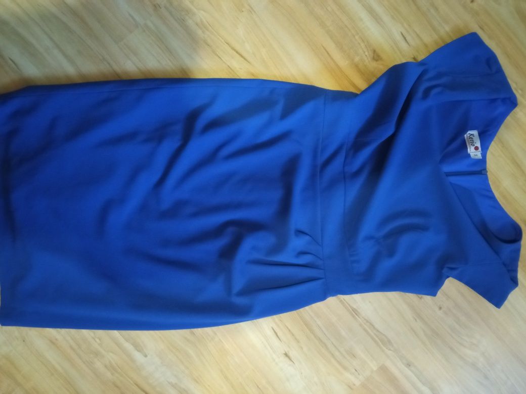 Niebieska elegancka sukienka 44