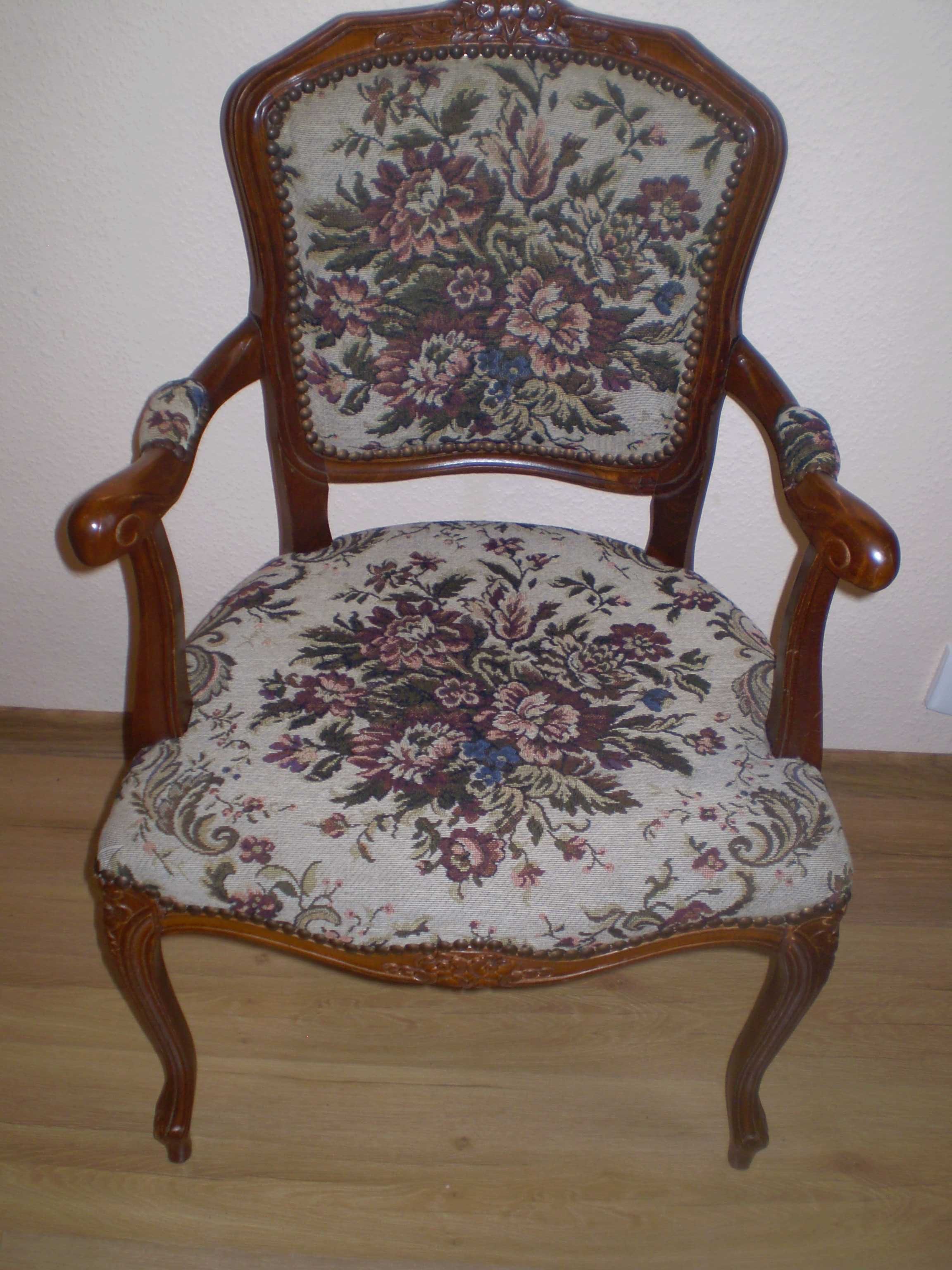 Stylizowane fotele tapicerowane 190 zł za sztukę .