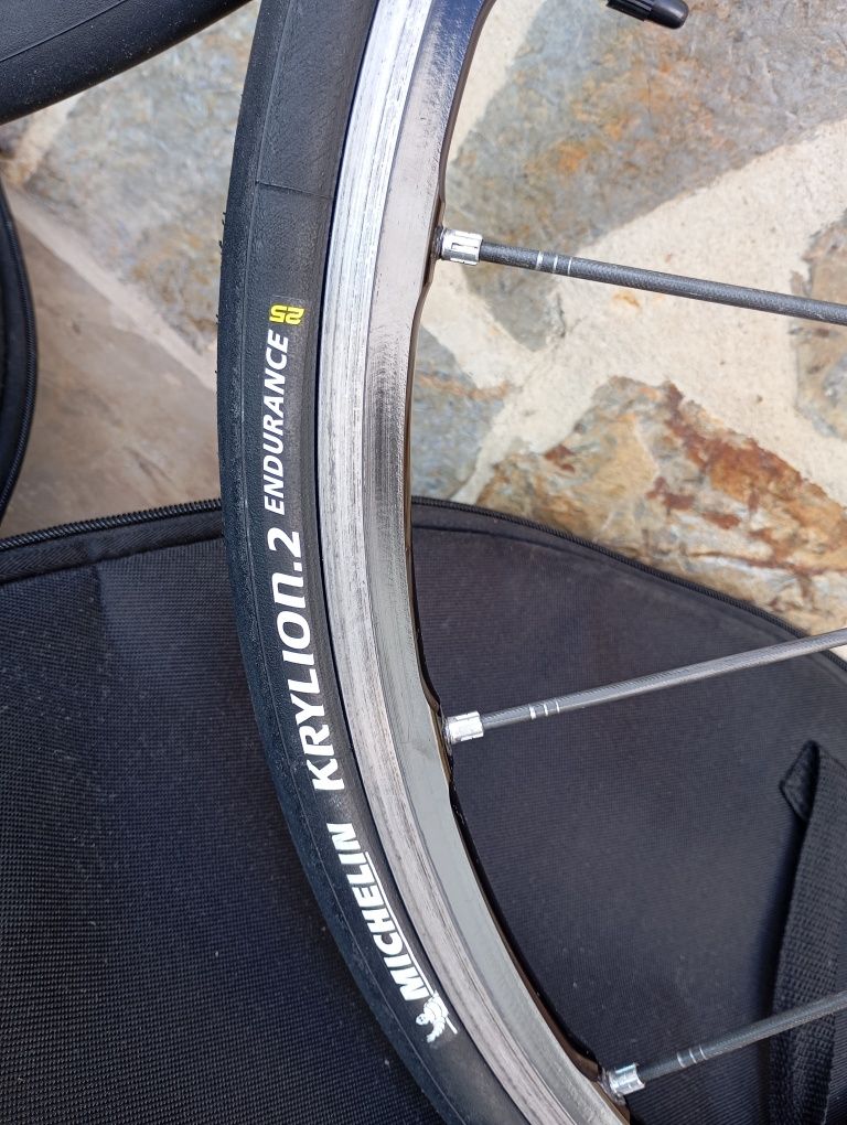 Rodas Mavic R-SYS Raios em Carbono