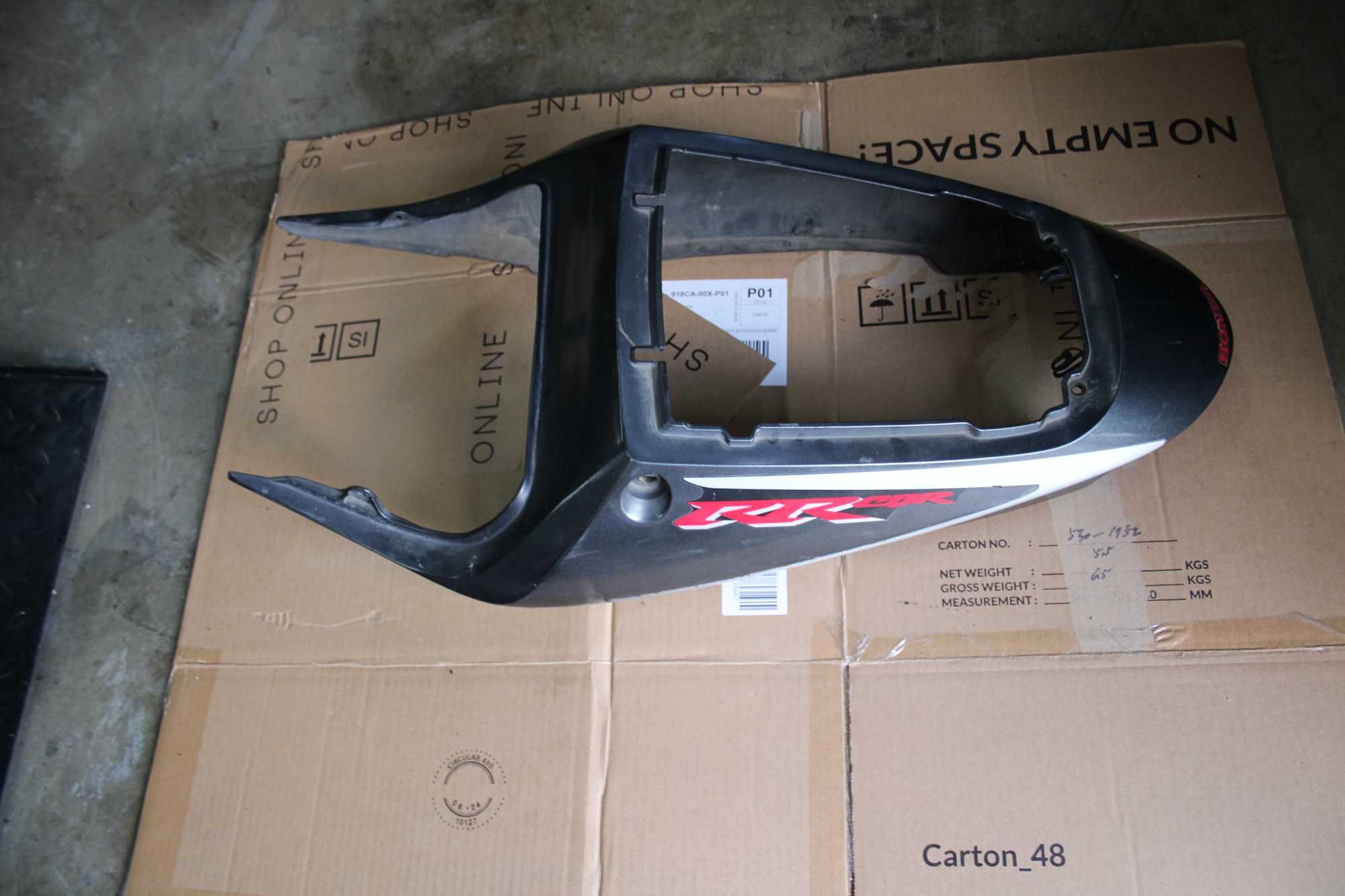 Zadupek Tył Tylny Ogon Owiewka Plastik Honda CBR 929 SC44 00-01