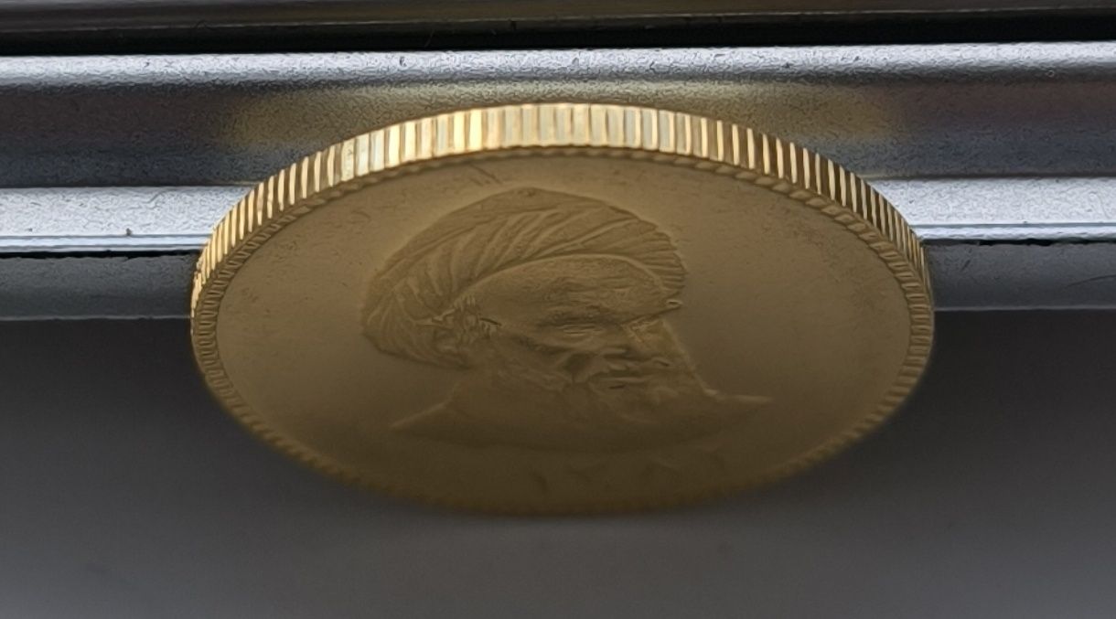Золотая монета Ирана Бахар Азади 1382 года