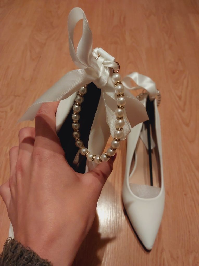 Eleganckie buty na szerokim obcasie