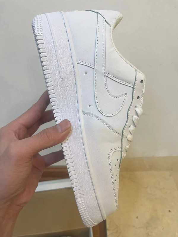 Nike Air Force 1 Low Supreme White