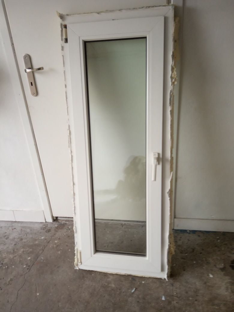 Okno z demontażu (146x143.5cm)( gratis )