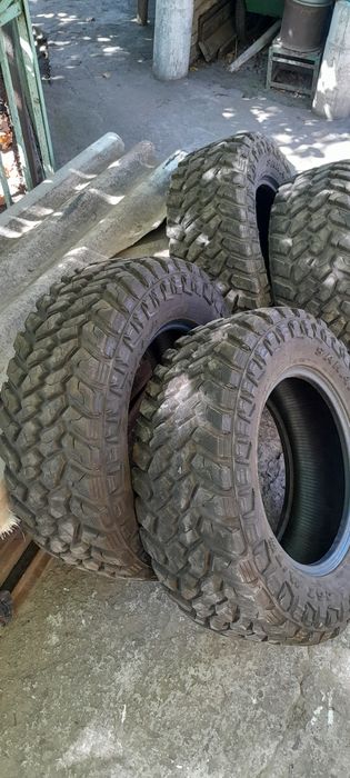 Резина на внедорожник,практически новая