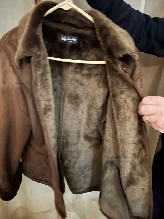 Lindo casaco em camurça e pelo