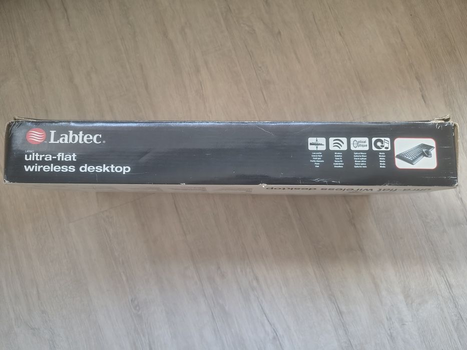 Беспроводная клавиатура и мышь.