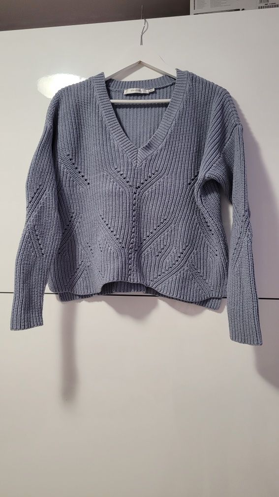 Niebieski sweter z dekoltem V S