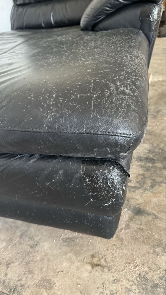 Sofa com chaise longue em pele para recuperar