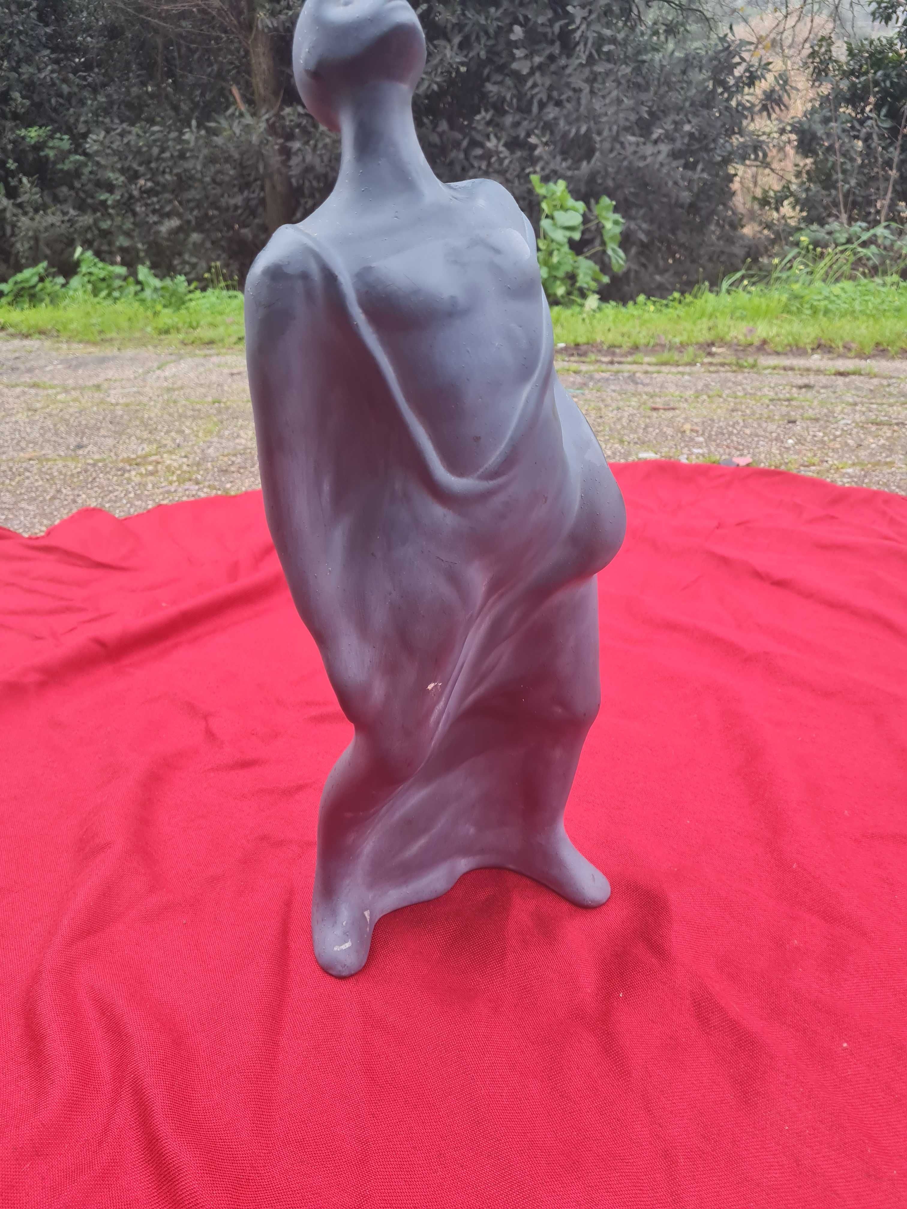 Escultura em ceramica Lastra