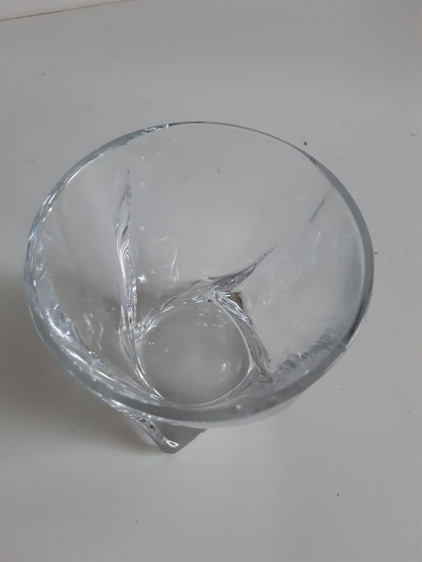Wyszczerbiona ozdobna  szklanka