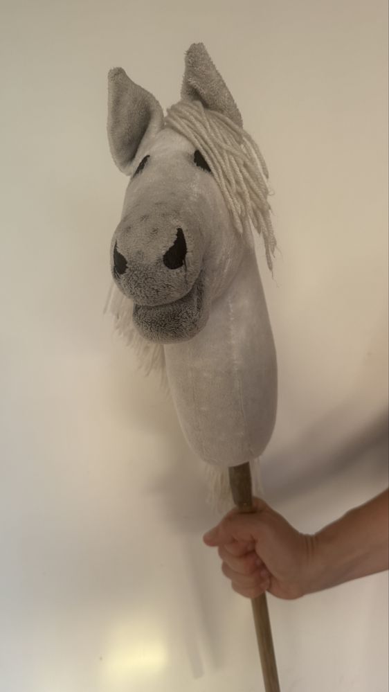 Hobby horse A4 biały konik na patyku