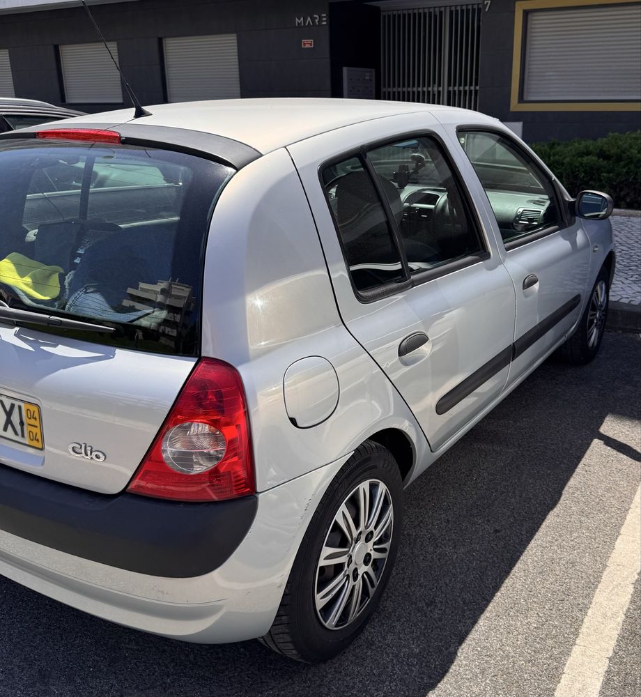 Renault Clio II fase III E04 Ano 2004 - 1.2 16V