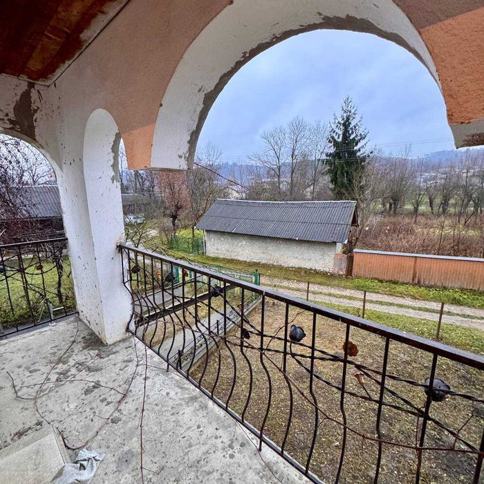 Продається велике домогосп. в центрі с.Нижнів, 25км до Франківська