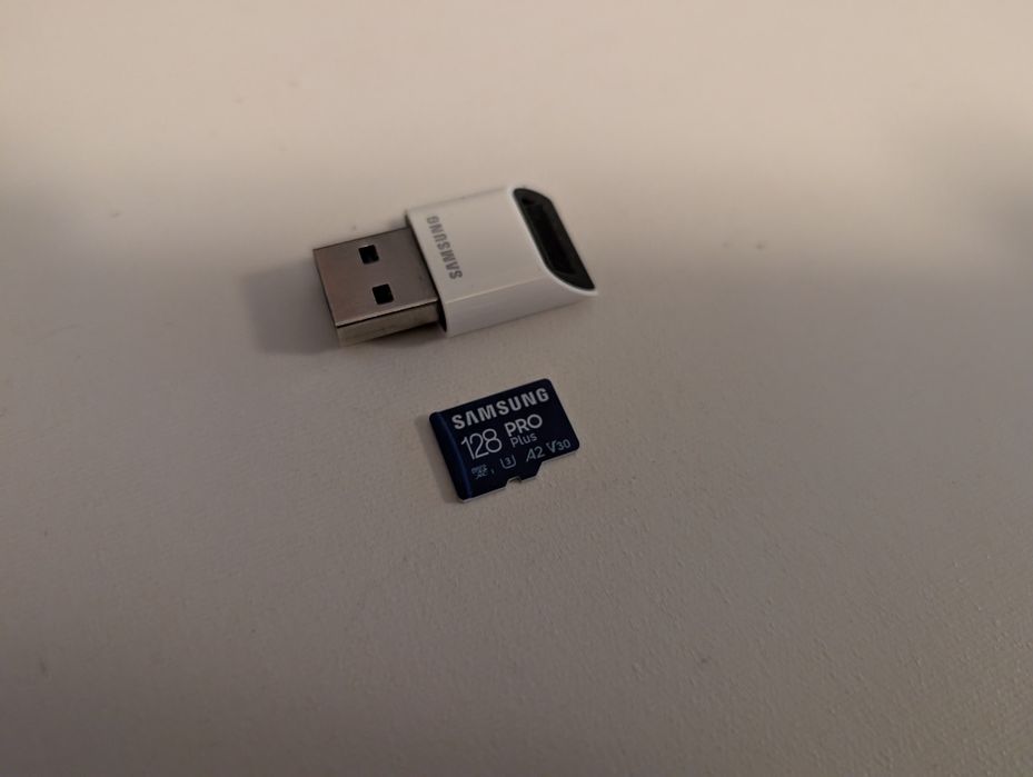 Szybka karta microSD Samsung Pro 128GB z czytnikiem