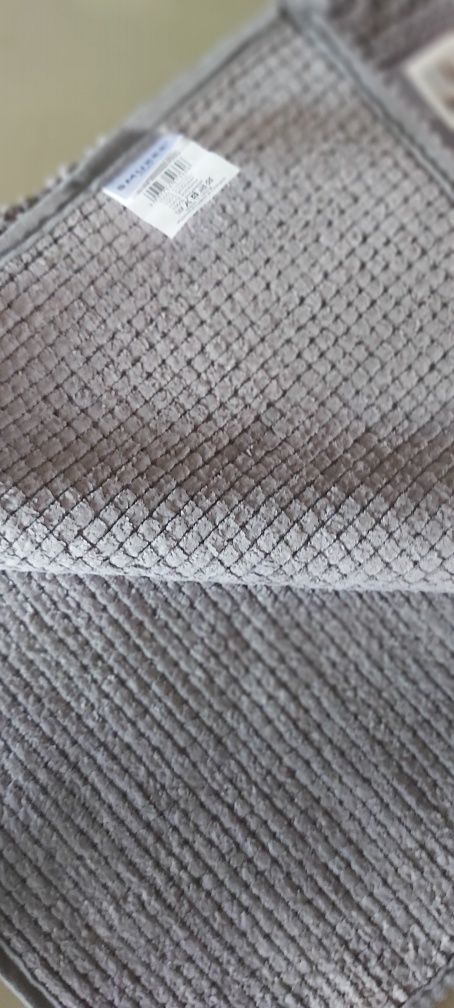 Dywanik do łazienki 50x80 cm nowy