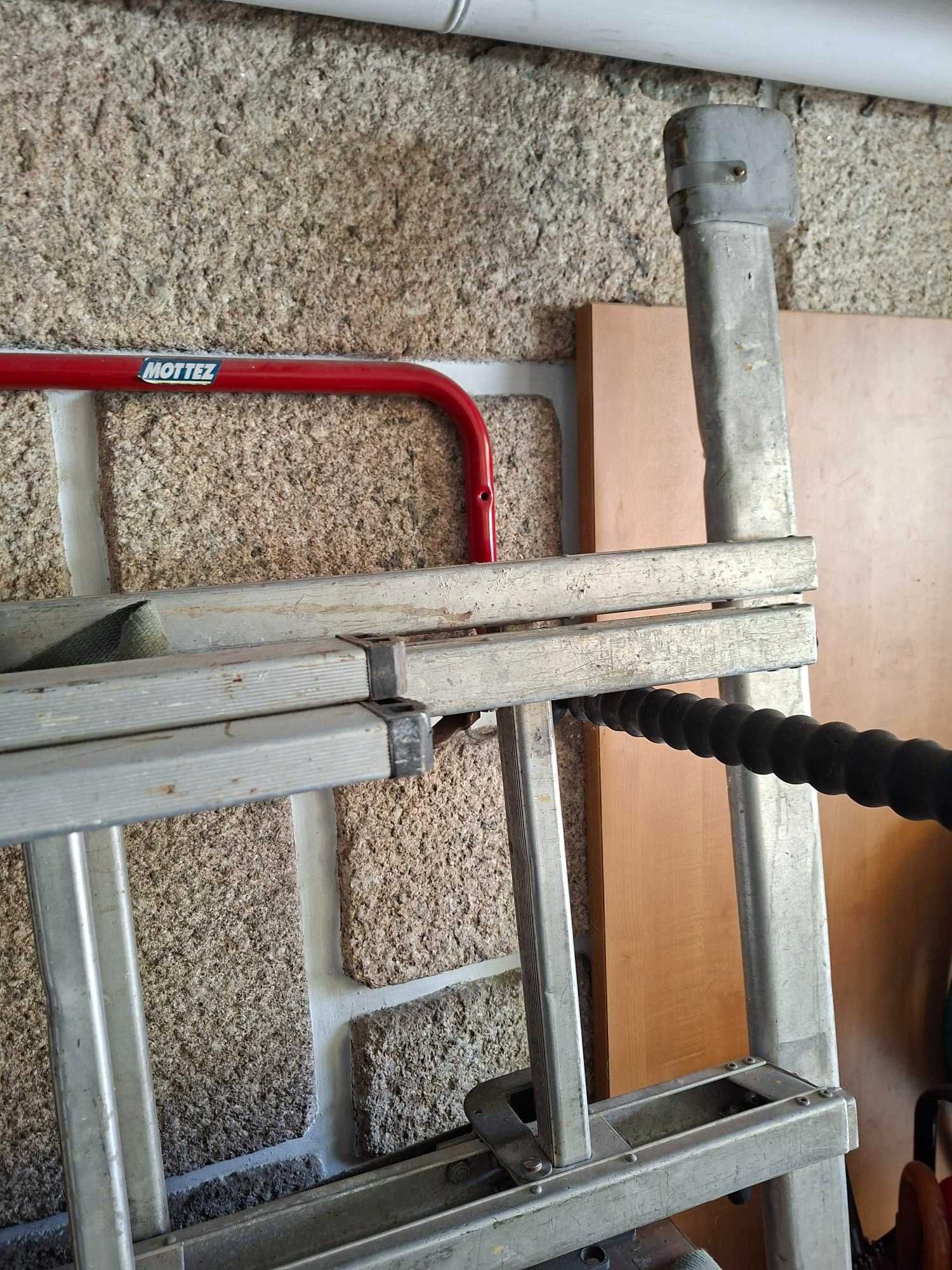 Escadote em aluminio_aço com 6 mts desdobravel