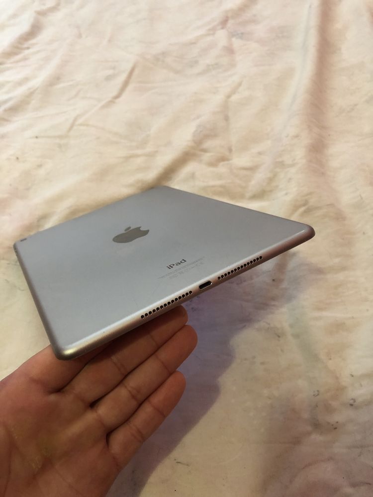 Продам iPad Air 2 64gb WiFi