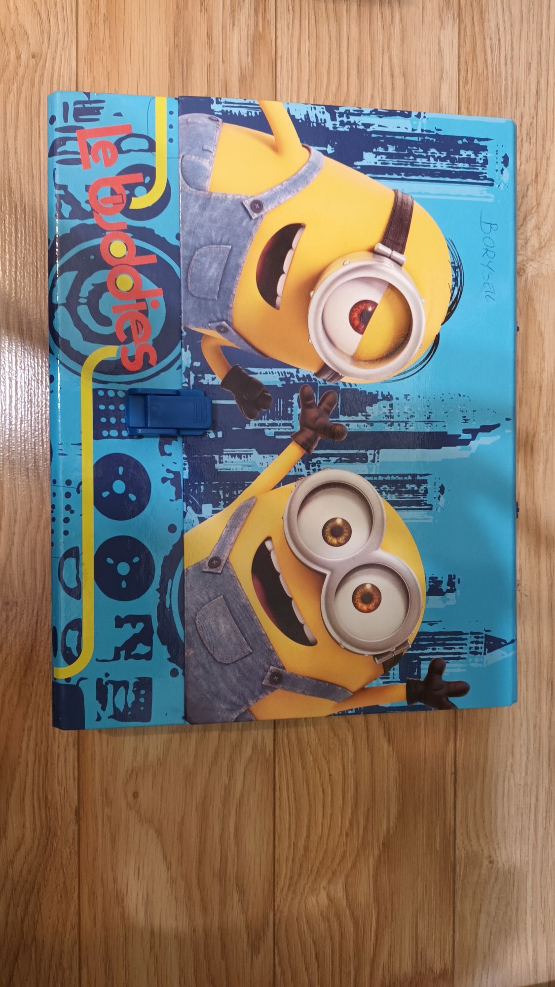 Teczka walizeczka walizka minionki gratis  minions