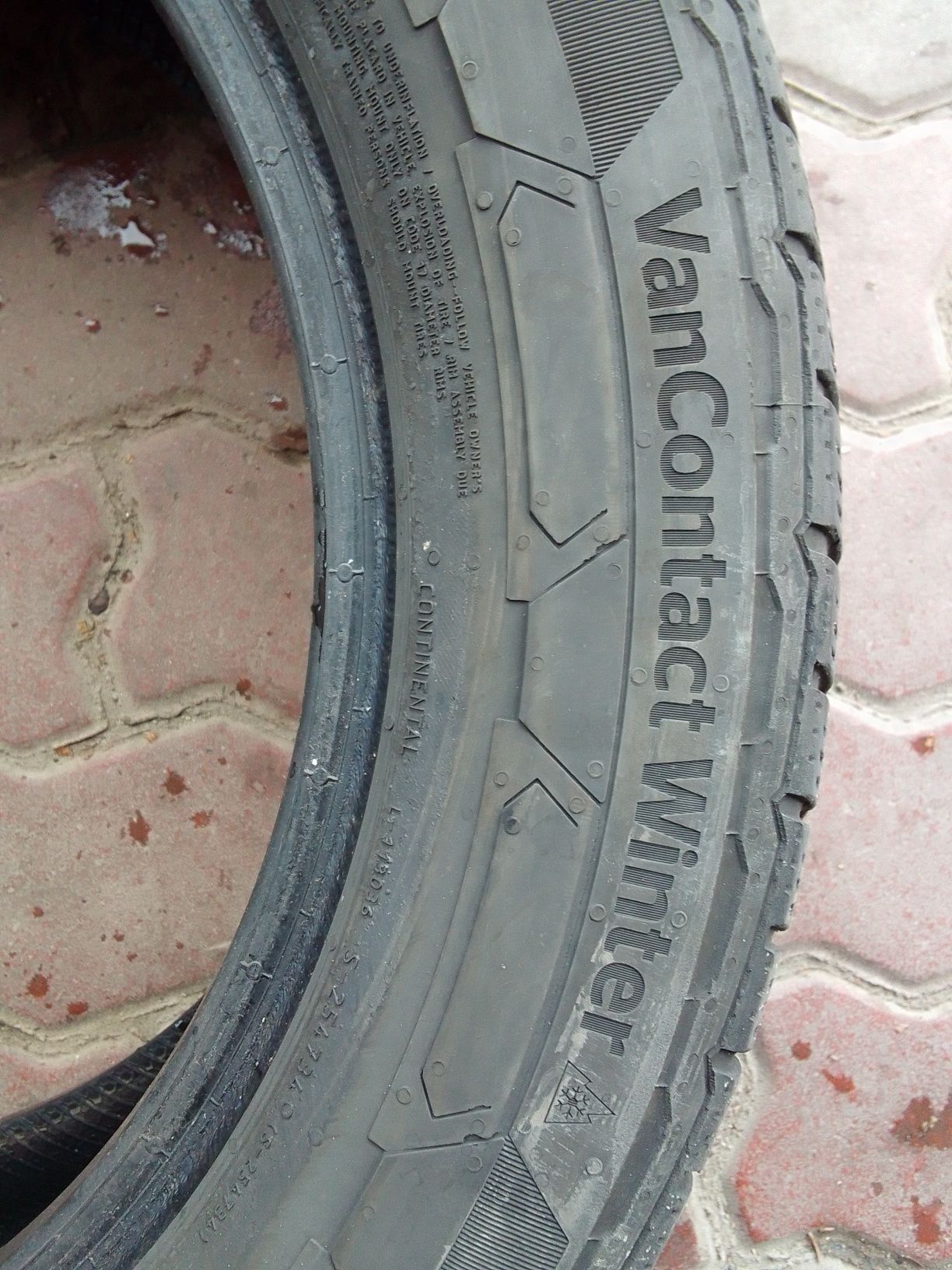 Opona zimowa 225/55r17C CONTINENTAL 2023r