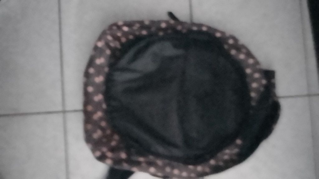 Mochila com 4 compartimentos e um caderno