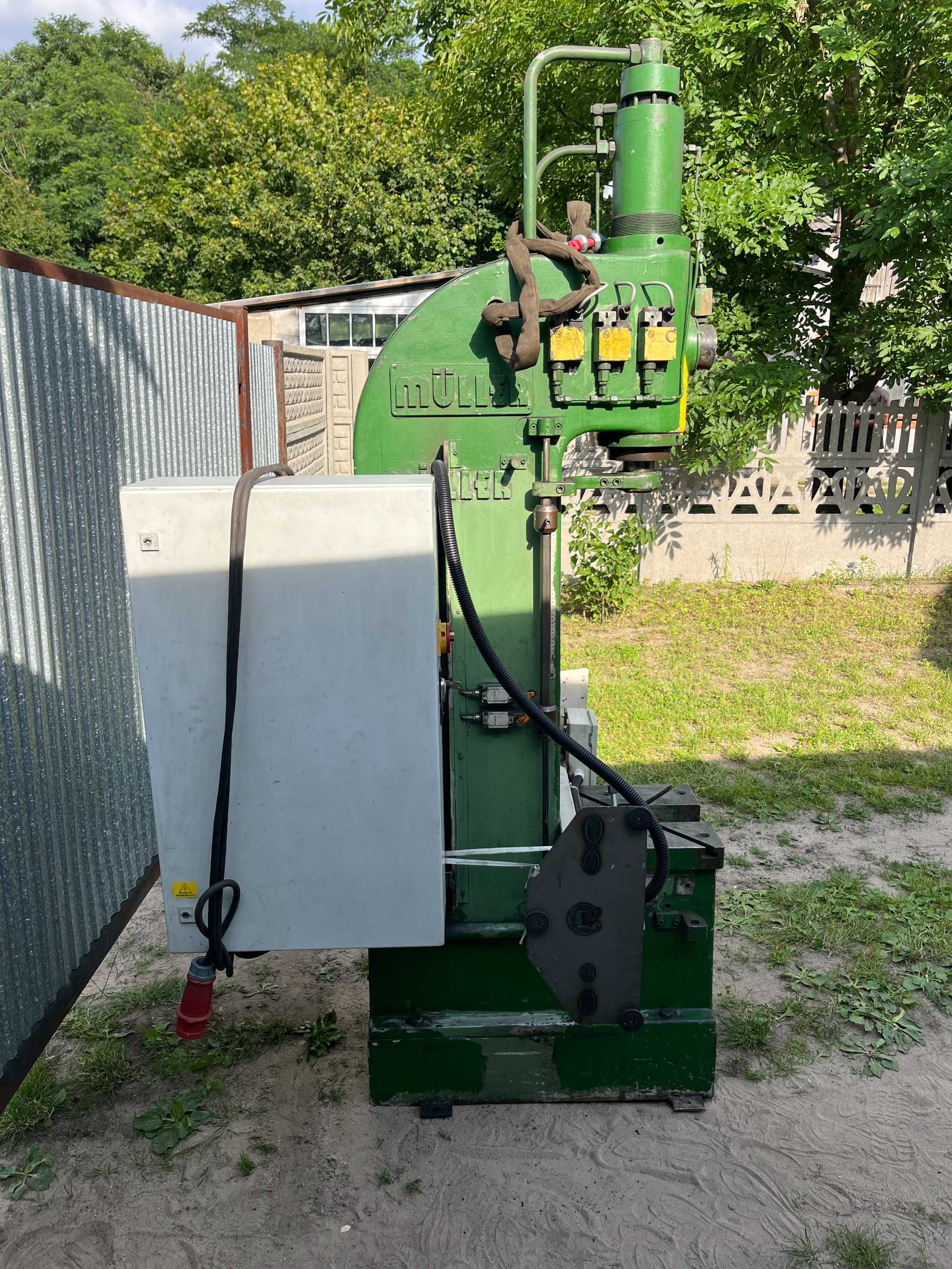 Prasa hydrauliczna Müller Weingarten HEP 10 T, Niemiecka solidność